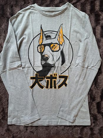 T-shirt gris à manches longues avec imprimé chien et caractère japonais 🐕