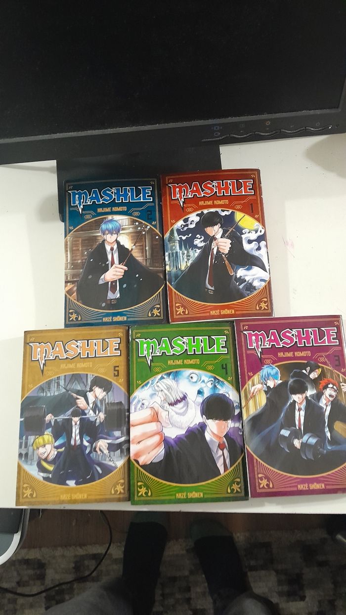 Livres MASHLE 1,2,3,4,5 - photo numéro 3