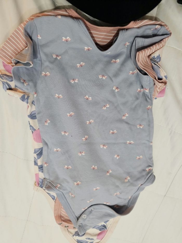 Lot de 3 bodys taille 18mois - photo numéro 3