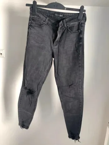 Jean noir troué Taille 40