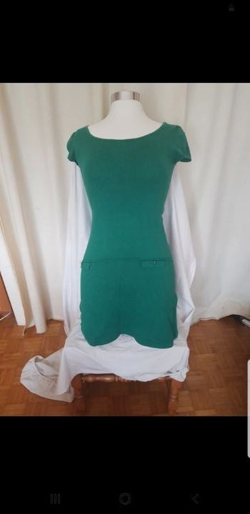 Jolie robe près du corps