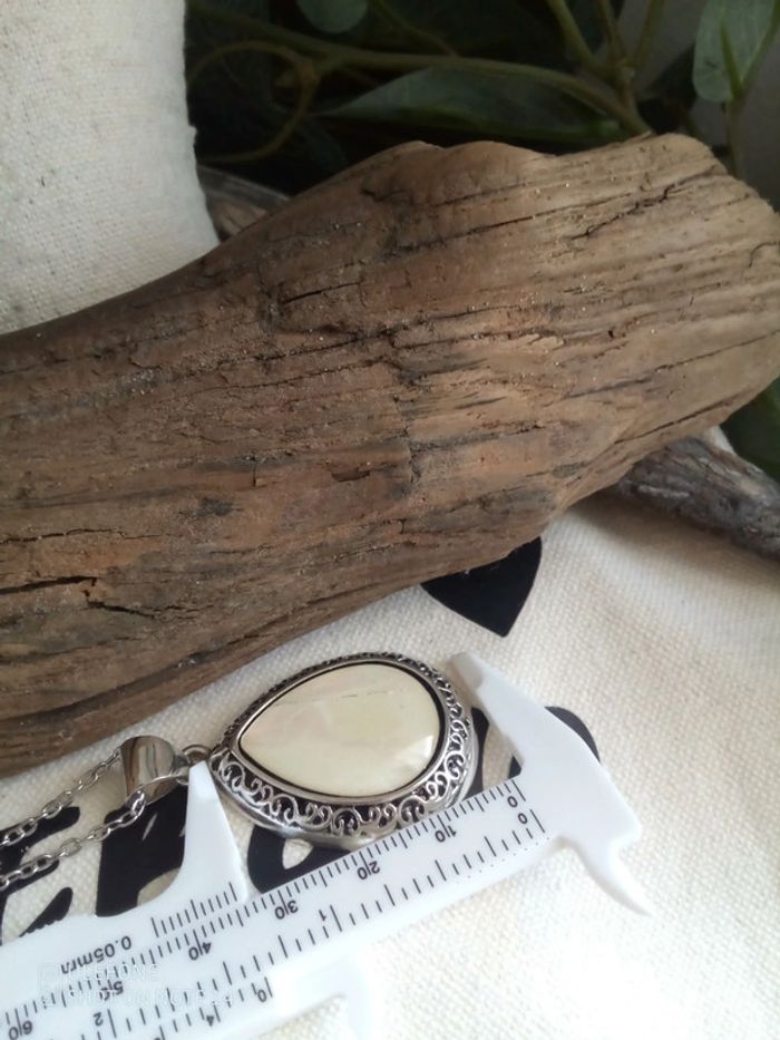 Collier pendentif de nacre blanche lumineuse - photo numéro 4