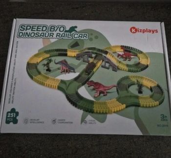 Circuit dinosaures 251 pièces..