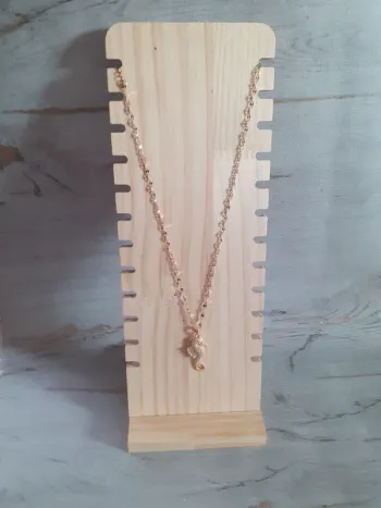 Collier doré hippocampe