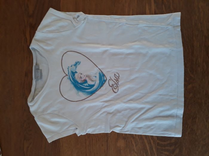 Lot de 2 tee shirt  6 ans , Miraculous  et Disney - photo numéro 4