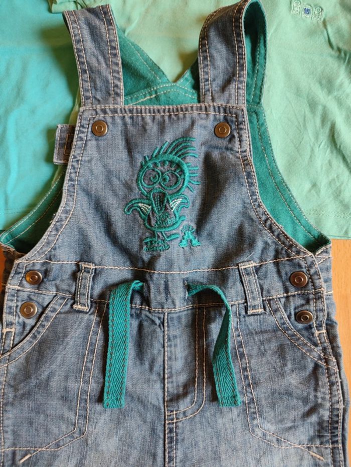 Lot salopette légère en Jeans Kimbaloo+ 2 t-shirts manches courtes Kimbaloo et Serge Blanco en 12M - photo numéro 3