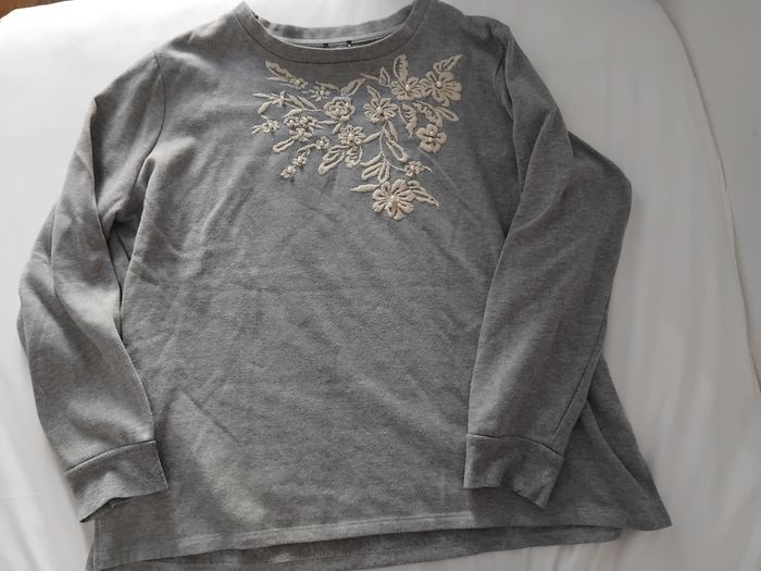 Pull brodé fleurs roses perles femme - photo numéro 2