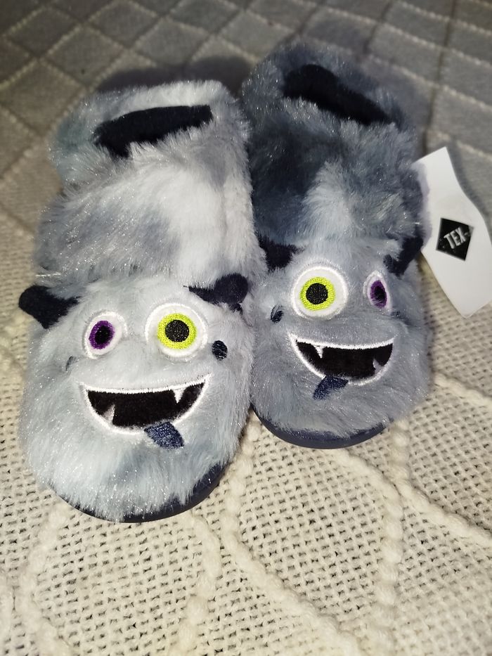 Pantoufle garçon pointure 28