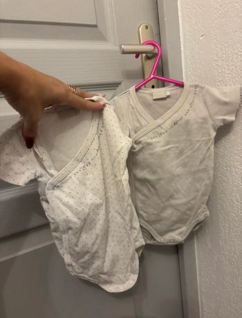 2 bodies manches courtes natalys 3 mois