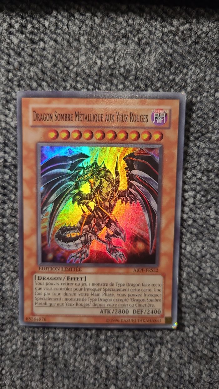 Carte Yu gi oh  - Dragon sombre métallique aux yeux rouges holo