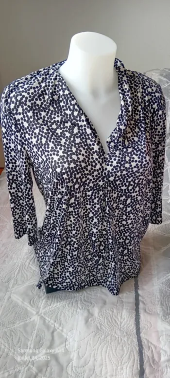 Blouse fluide manches 3/4 col V motif pois et fleurs en relief noir et blanc femme L cache cache