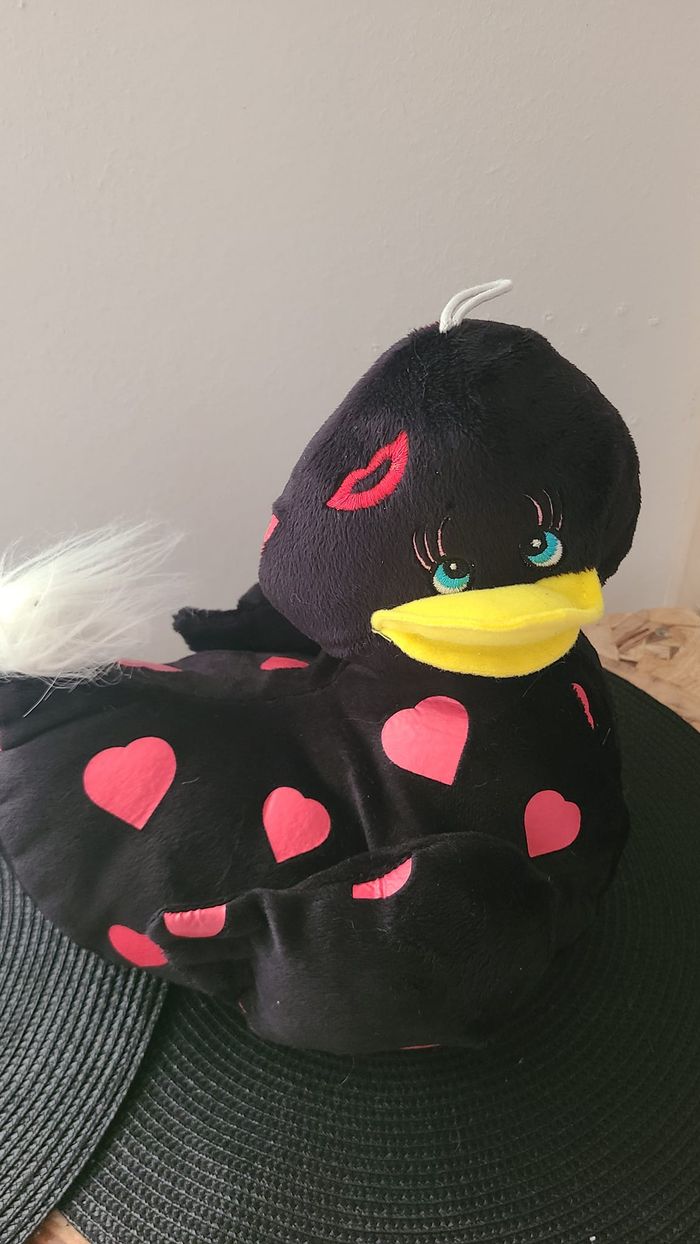 peluche doudou canard noir coeur love - Sandy - photo numéro 3