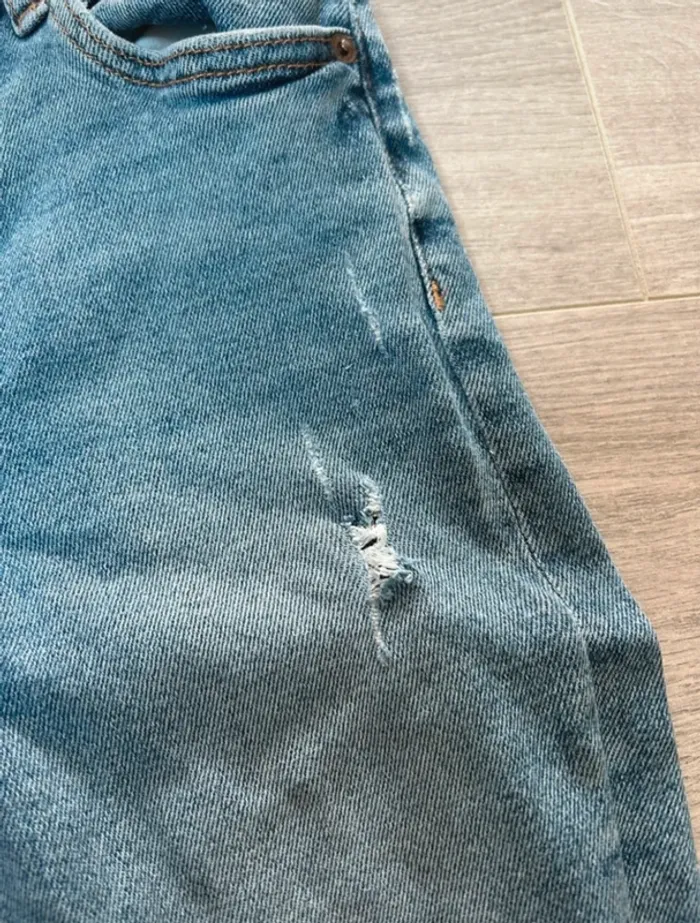 Jean troué Zara taille 34 - photo numéro 5
