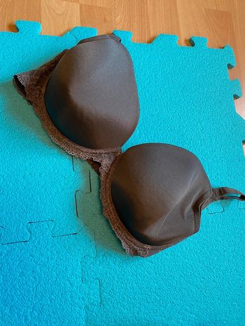Soutien gorge brun correspondant à un 100E