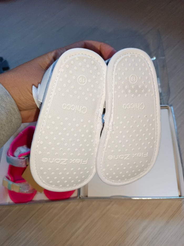 Lot de 2 paires sandales Chicco neuves p19 - photo numéro 5