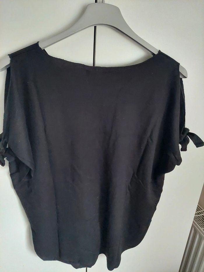 T-shirt noir épaules dénudée - photo numéro 2