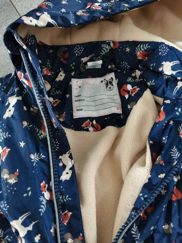 Veste fine à capuche fille 18/24 mois comme NEUVE - photo numéro 3