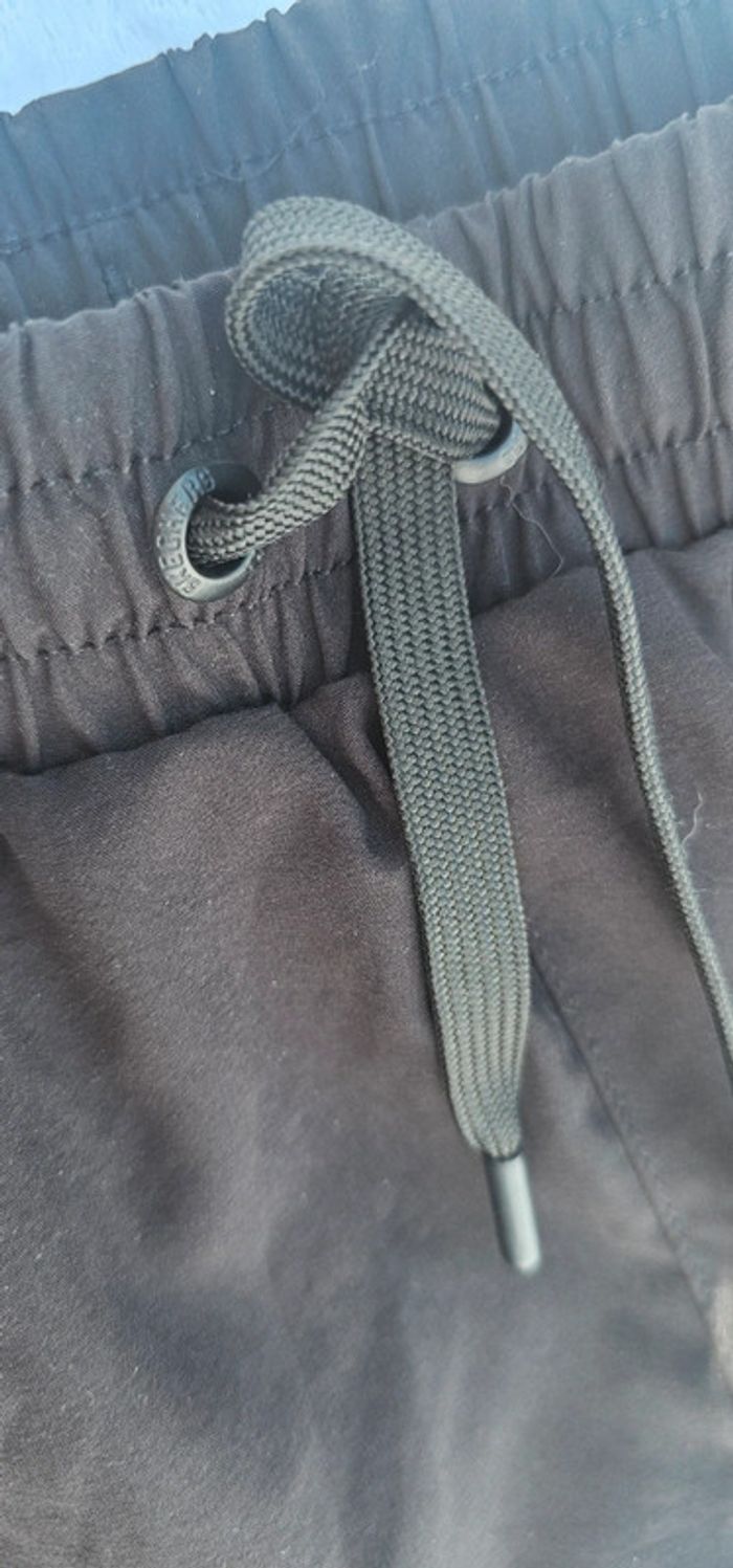 Short léger Skechers taille 38 - photo numéro 4