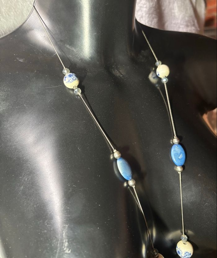 💙 Sautoir argenté, bleu et blanc – Élégance intemporelle - photo numéro 2