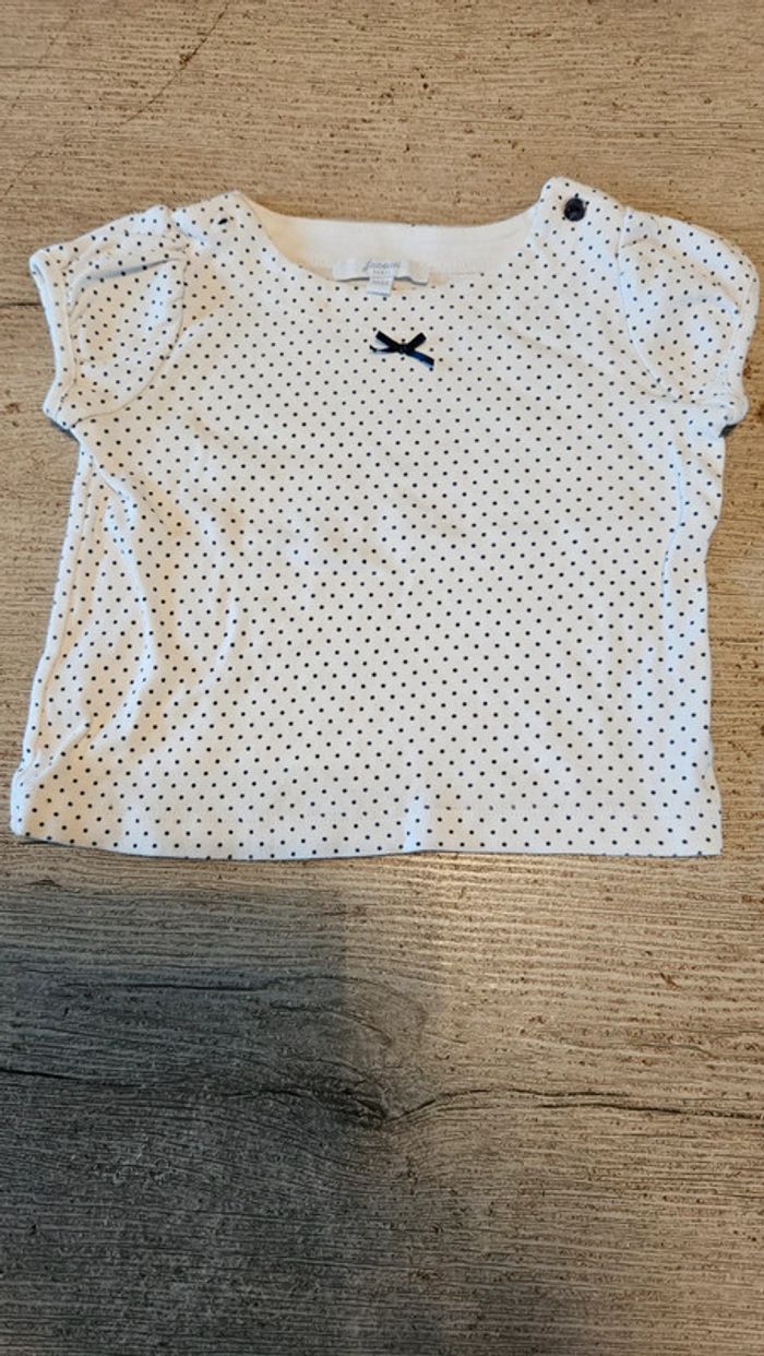 T shirt à manches courtes, blanc avec petits points bleus, Jacadi, 18 mois, nickel - photo numéro 2