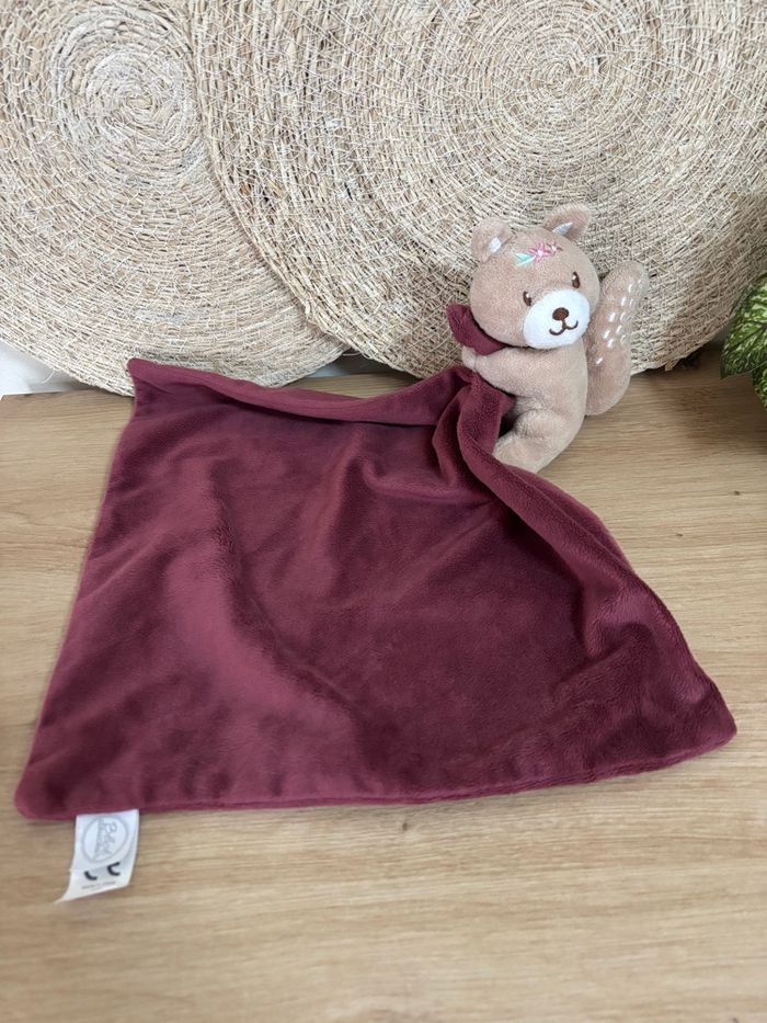 Doudou écureuil beige mouchoir bordeau bébé douceur - photo numéro 3