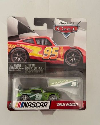 Disney Pixar Cars – Chase Racelott #9 Vitoline – NASCAR – Neuf sous blister