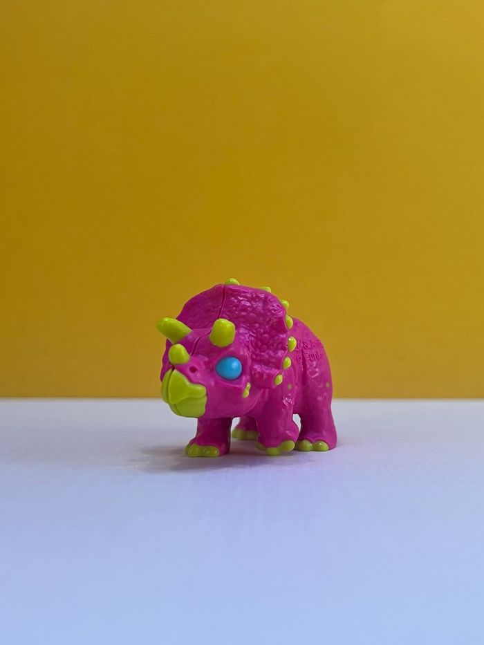 Kinder Joy - Mini Funko Pop Jurassic World - Triceratops