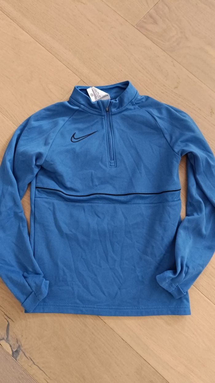 Haut Nike taille 122 - photo numéro 2