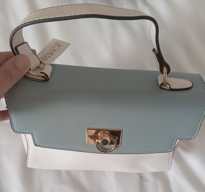 Sac à main neuf avec étiquette -  blanc et bleu ciel avec bandoulière – plusieurs compartiments - photo numéro 5