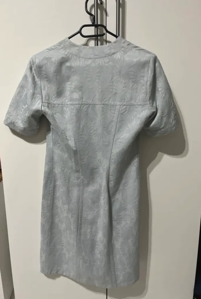 Robe élégante bleue avec broderie - photo numéro 2