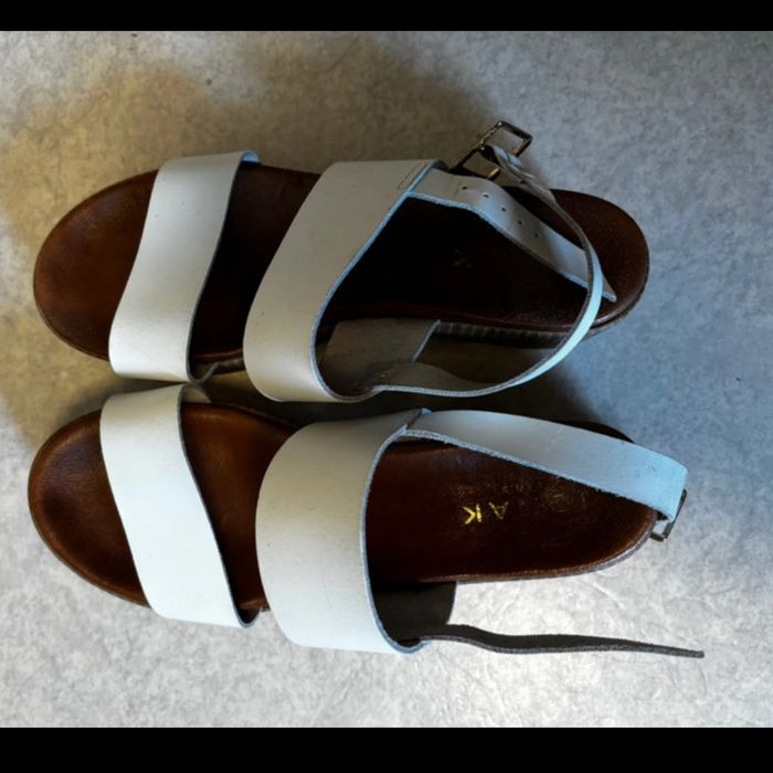 Nus pieds Jonak