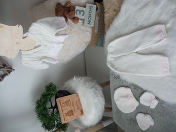 Jolie ensemble complet blanc rose poudre 1 gilet 1 bonnet les gants 1 pantalon fille 3 mois 