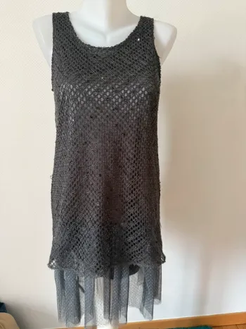 Robe d’été gris en très bon état taille 36-38 molly bracken