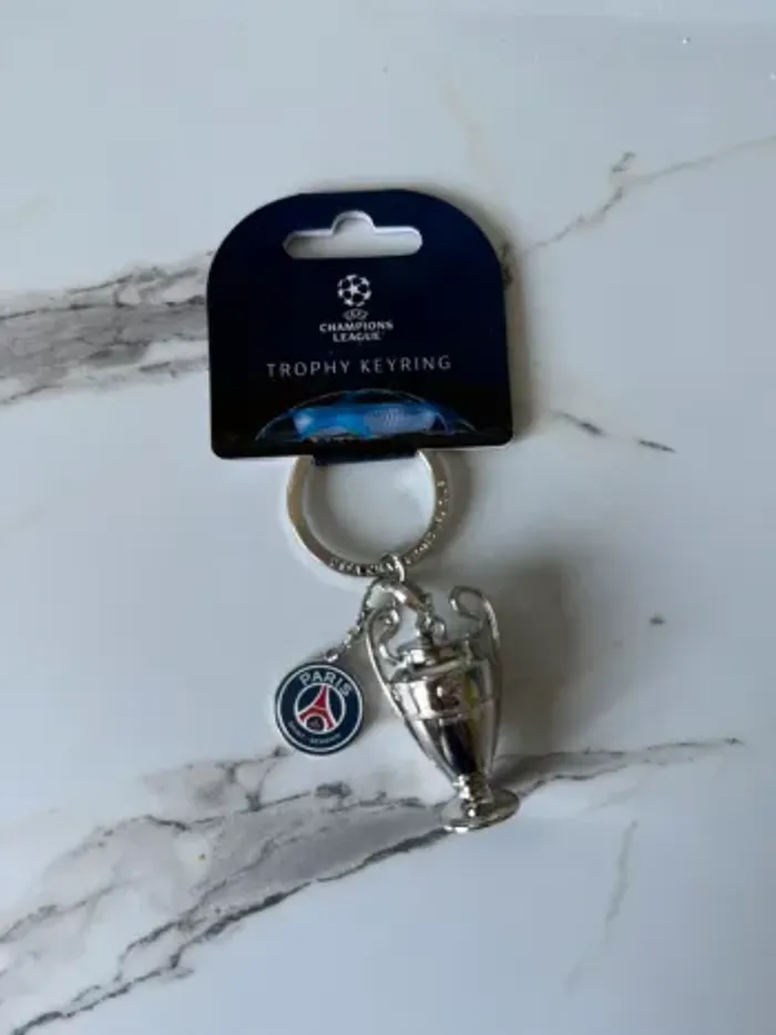 Porte-clés PSG 🏆 Édition Collector “Vainqueur Ligue des Champions” en rupture de stock partout - photo numéro 4