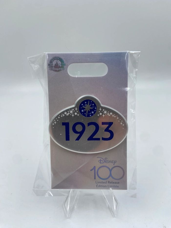 Badge cast member exclusif 1923 Pin's édition limitée Disney100
