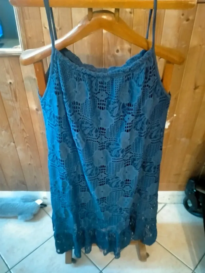 Robe en dentelle Taille L - photo numéro 3