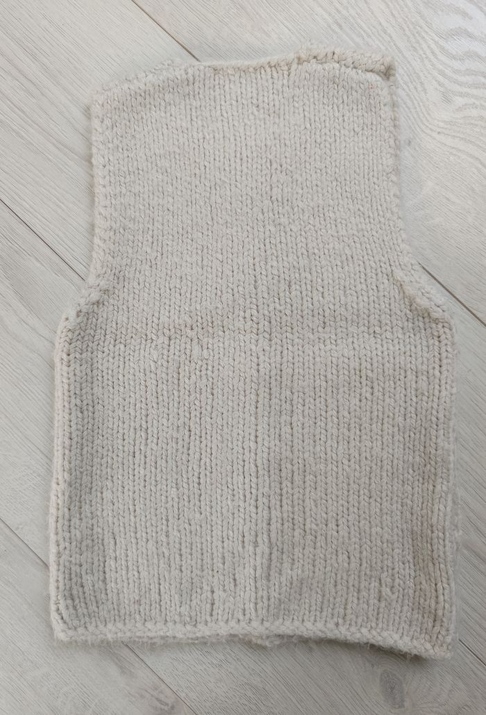 Pull sans manches crème fait main - photo numéro 4