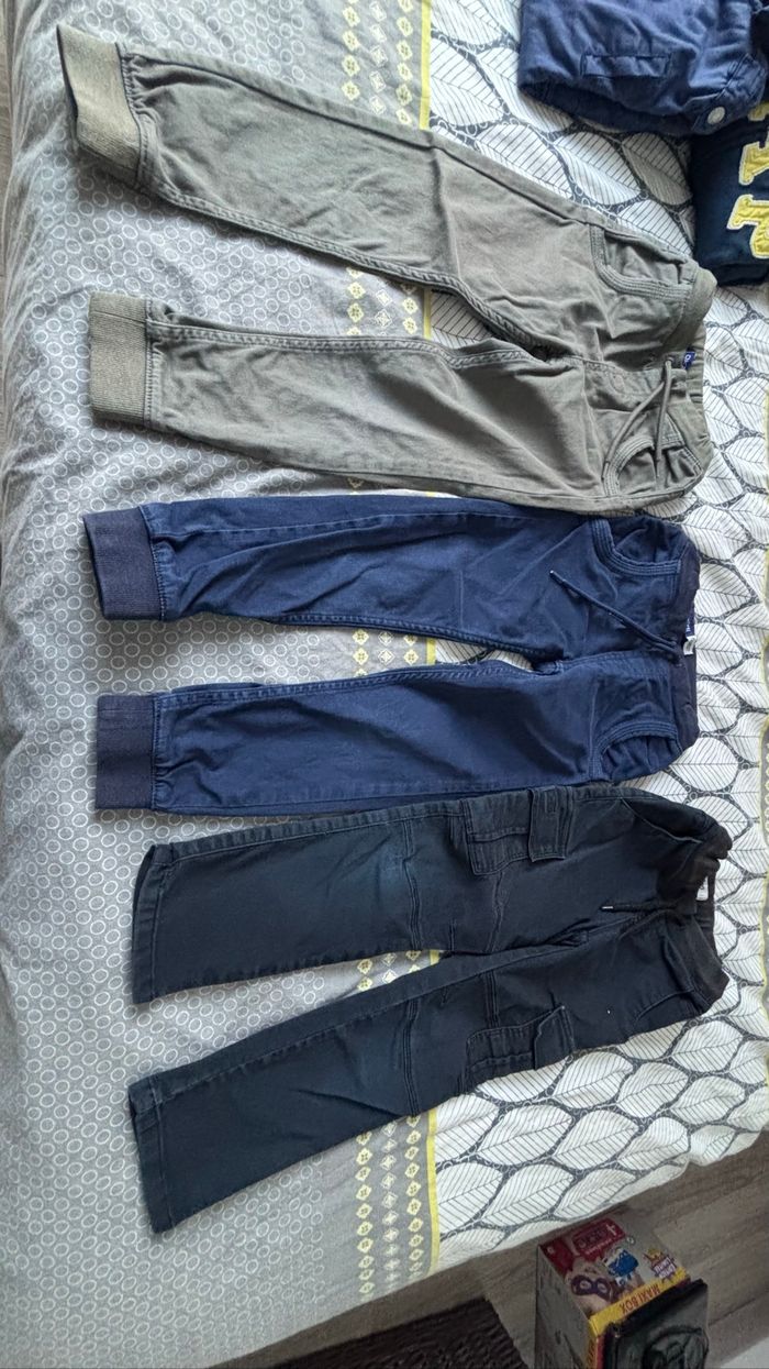 Lot vêtements 5 ans - photo numéro 7