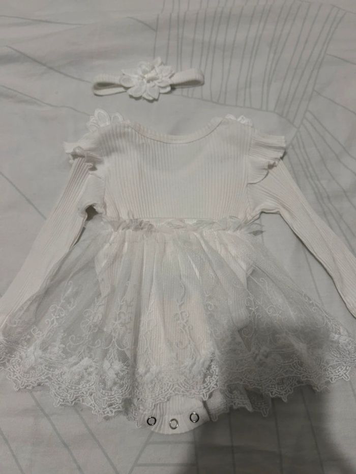 Robe bebe blanche avec bandeau - photo numéro 4