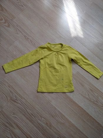 Haut. Manches longues. Vert pomme. Filles. Orchestra.
Taille 4 ans
