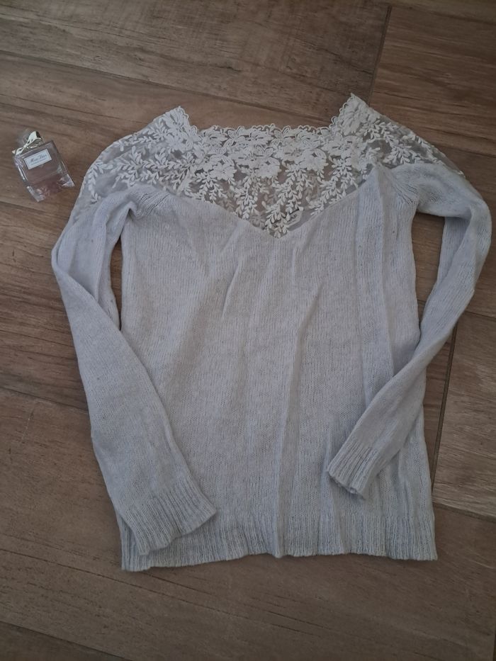 Pull col dentelle