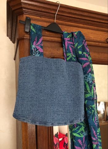 Débardeur et son écharpe 