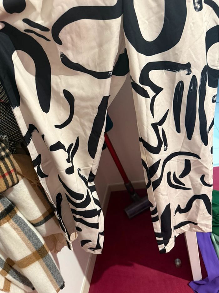 Combi pantalon SHEIN L mais taille petit je trouve beige noir - photo numéro 2