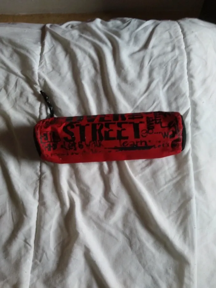 Trousse rouge