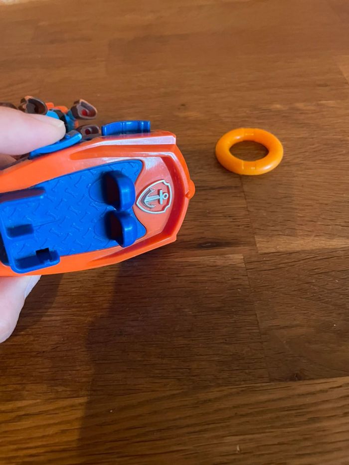 Idée cadeau 🎁 Figurine Zuma Launching Surfboard de la Pat Patrouille avec sa bouée à lancer - photo numéro 11