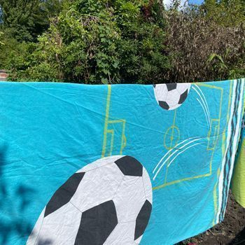 Housse de couette turquoise avec imprimé ballons de football