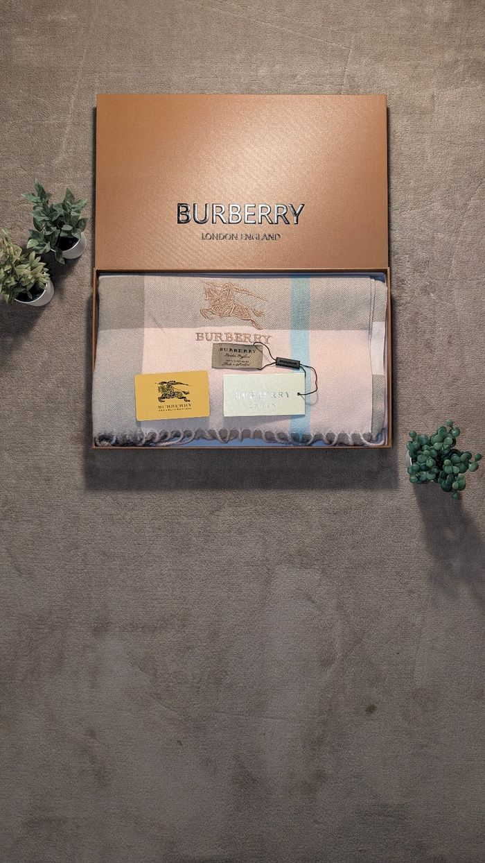 Écharpe Burberry noire en cachemire - Taille Unique - Neuve - photo numéro 4