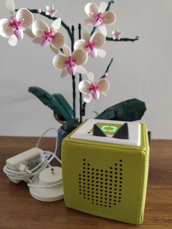 Toniebox verte comme neuve avec son chargeur