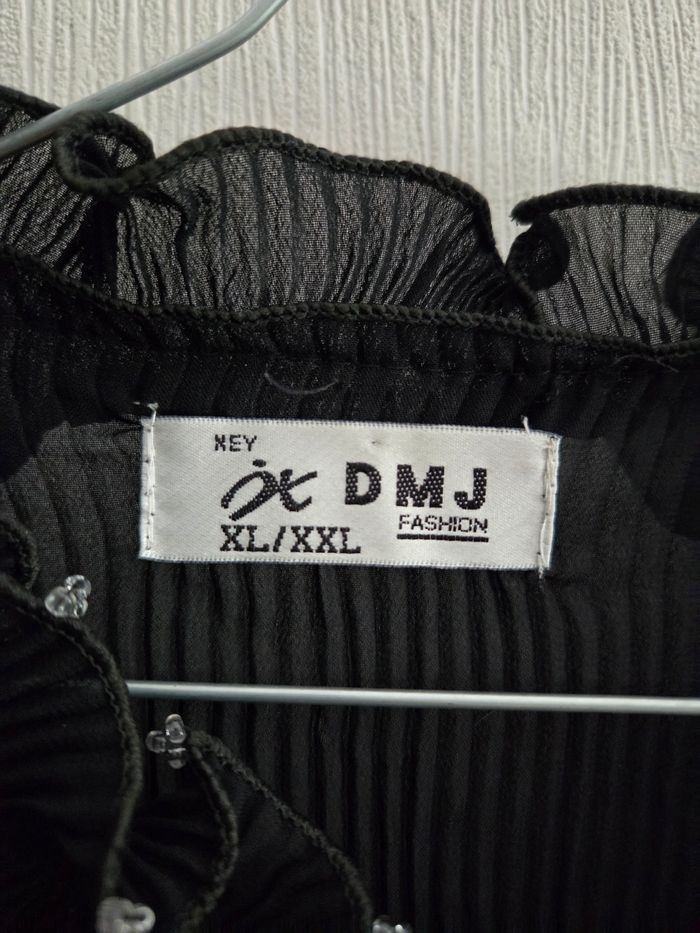 Chemisier noir plissé à volants, taille 44 ( XL/XXL ) - photo numéro 3