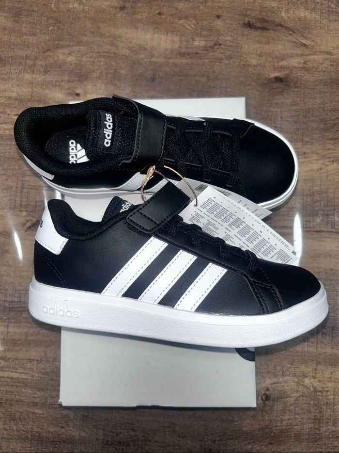 Baskets adidas neuf